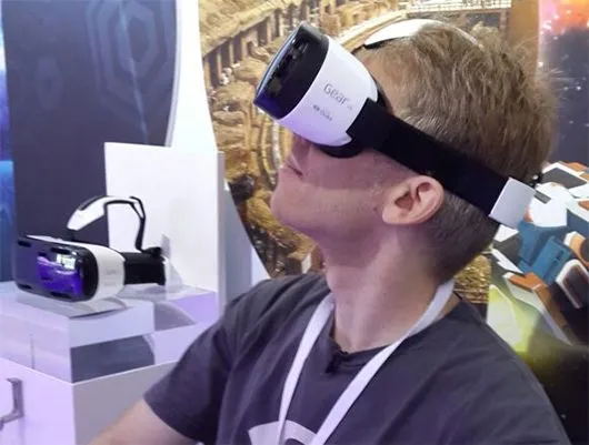 Samsung And Oculus Announce Mobile VR Headset